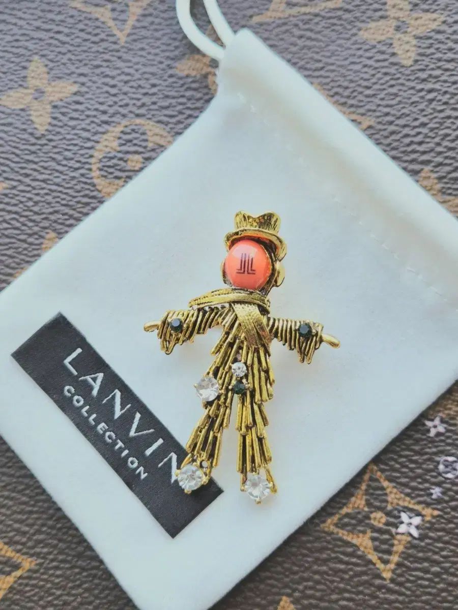 (新品) LANVIN ブローチ _高級アクセサリー