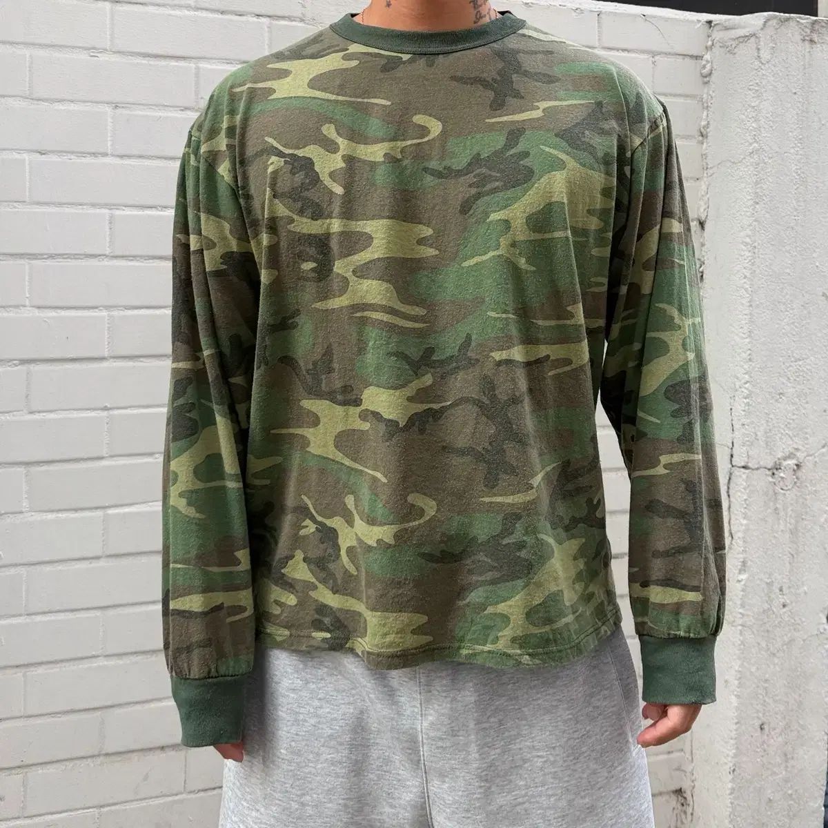 Vintage Woodland Camo Long Sleeve 90s