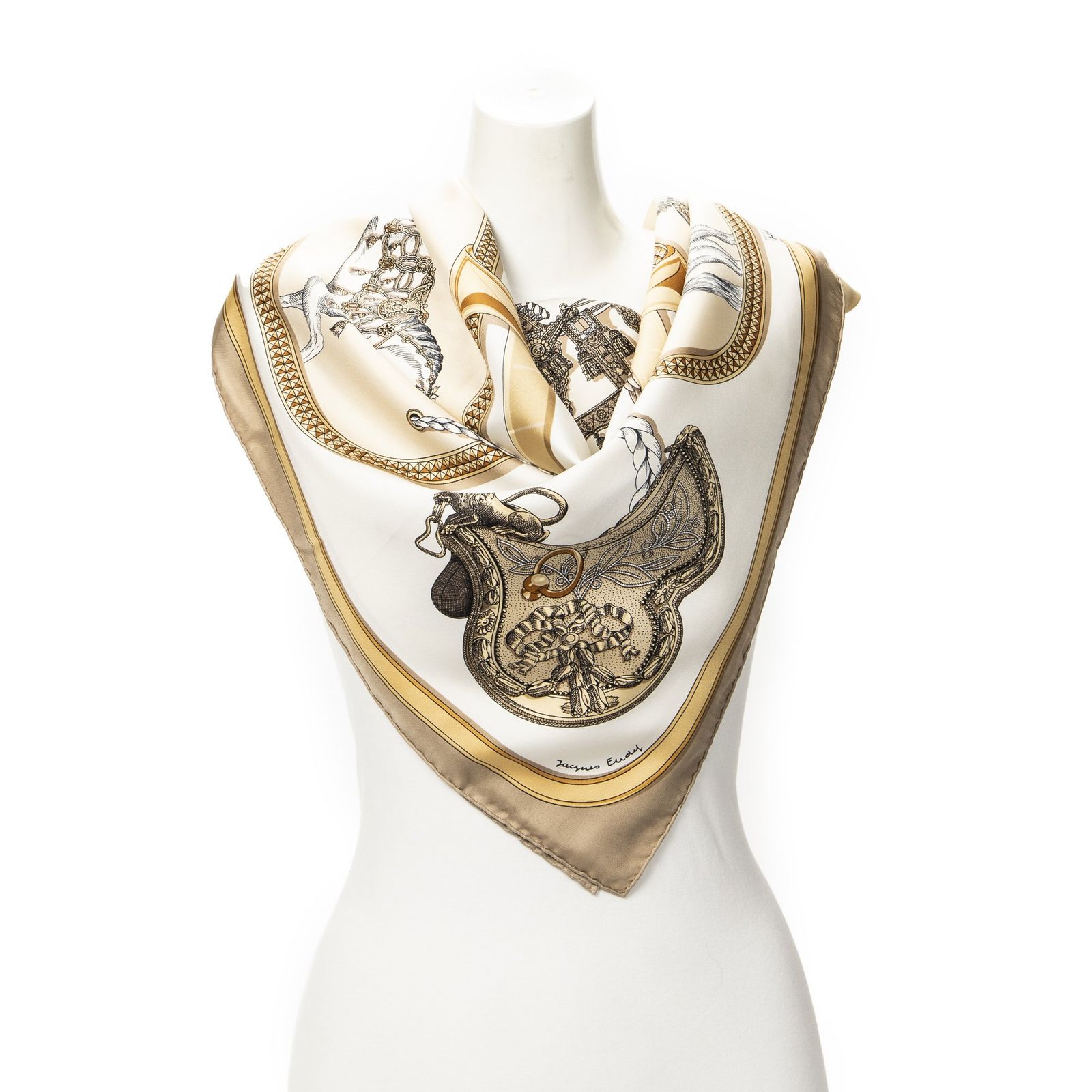[中古] HERMES エルメススカーフベージュ、金、白100% ツイルシルクA