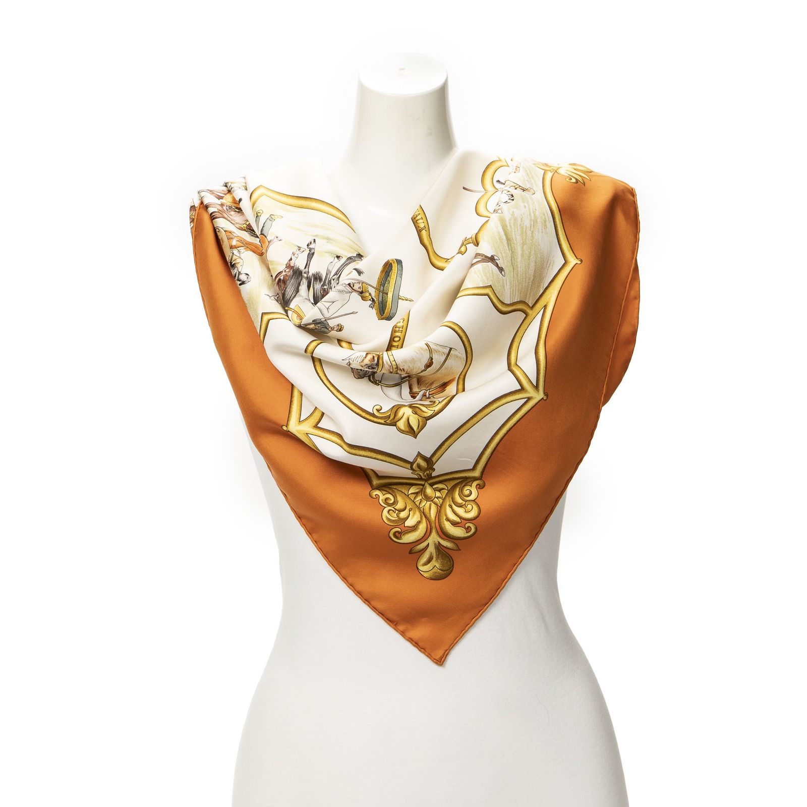[中古] HERMES エルメススカーフオレンジ、金、アイボリー100% ツイルシルクA