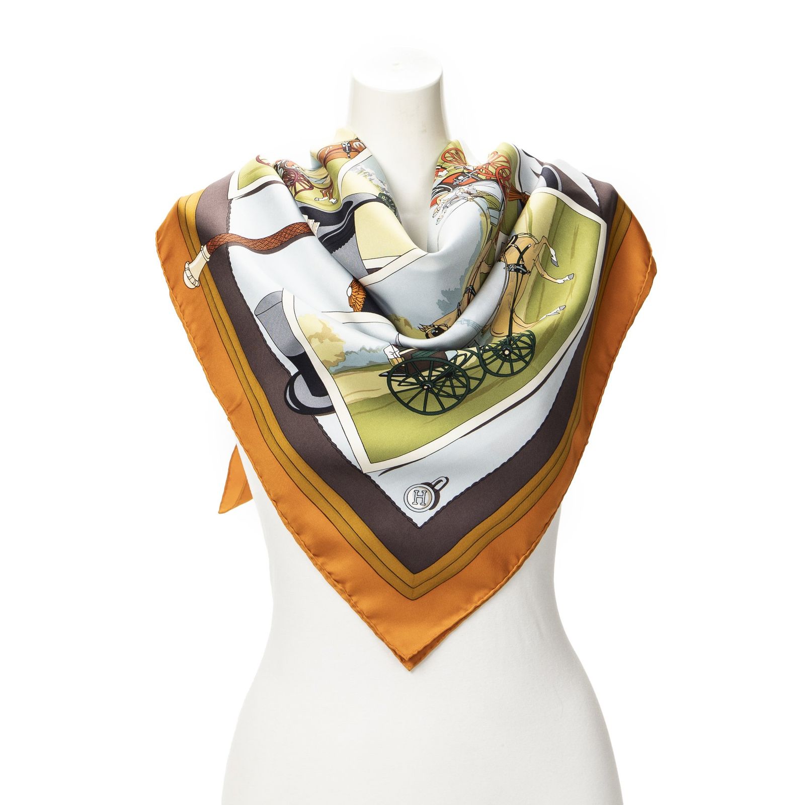 [中古] HERMES エルメススカーフオレンジ、緑、黒100% ツイルシルクA