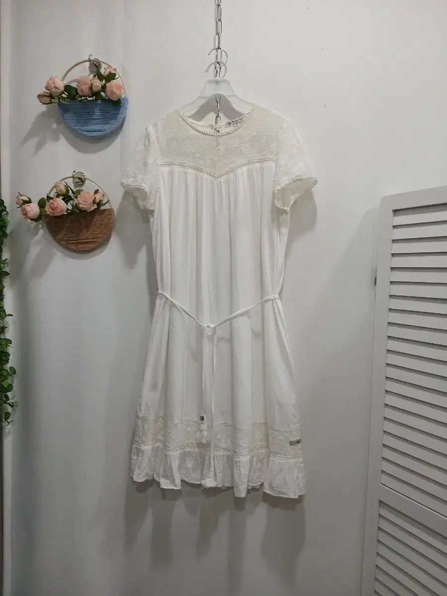 Thursday Island 白 レイ ス ONE PIECE M 使用感なし