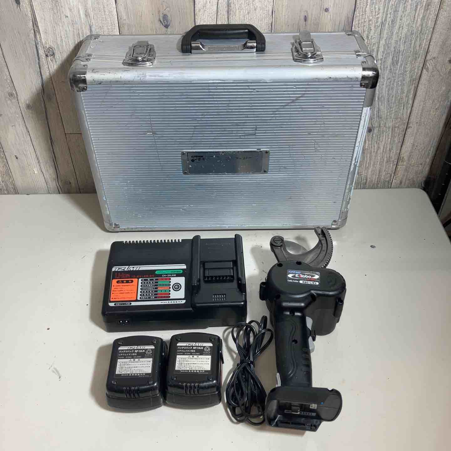 ◇泉精器(IZUMI) コードレスケーブルカッター REC-Li50【戸田店】
