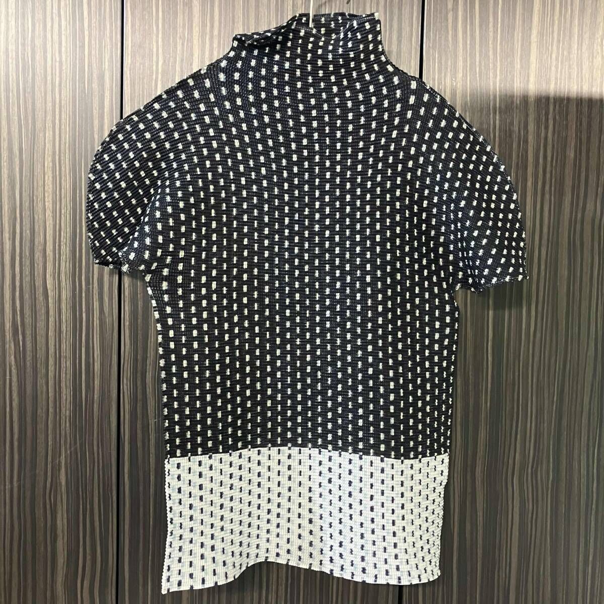 18ss ISSEY MIYAKE ME 半袖Tシャツ カットソー ドットプリーツハイネックカットソー M181FK625 イッセイミヤケミー
