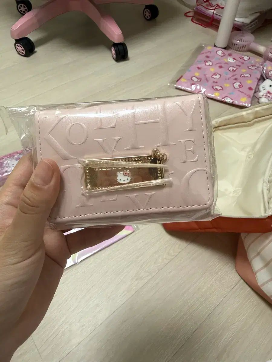 ハローキティ 高級 二つ折り財布