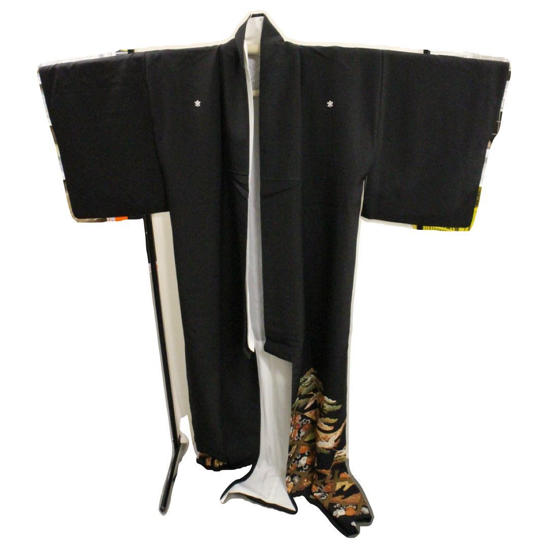 ★【着物】　黒　家紋付き　鶴　黒留袖　和装　レディース