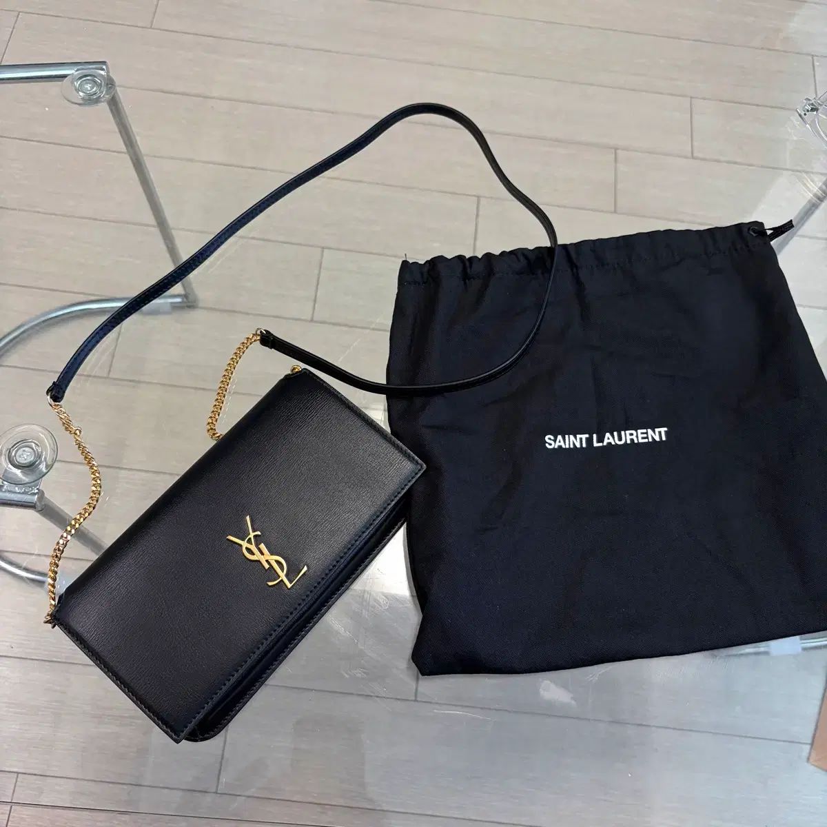 {ほぼ新品/最安値} イヴ・サンローラン カサンドラ クロス チェーン バッグ