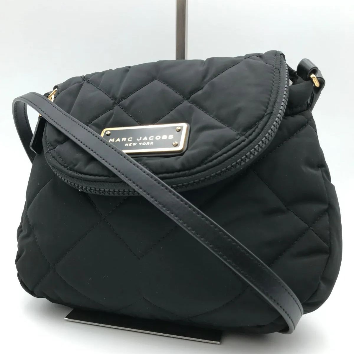 美品　MARC JACOBS　マークジェイコブス　ショルダーバッグ　ミニ　ナイロン　キルティング　ブラック系　0925