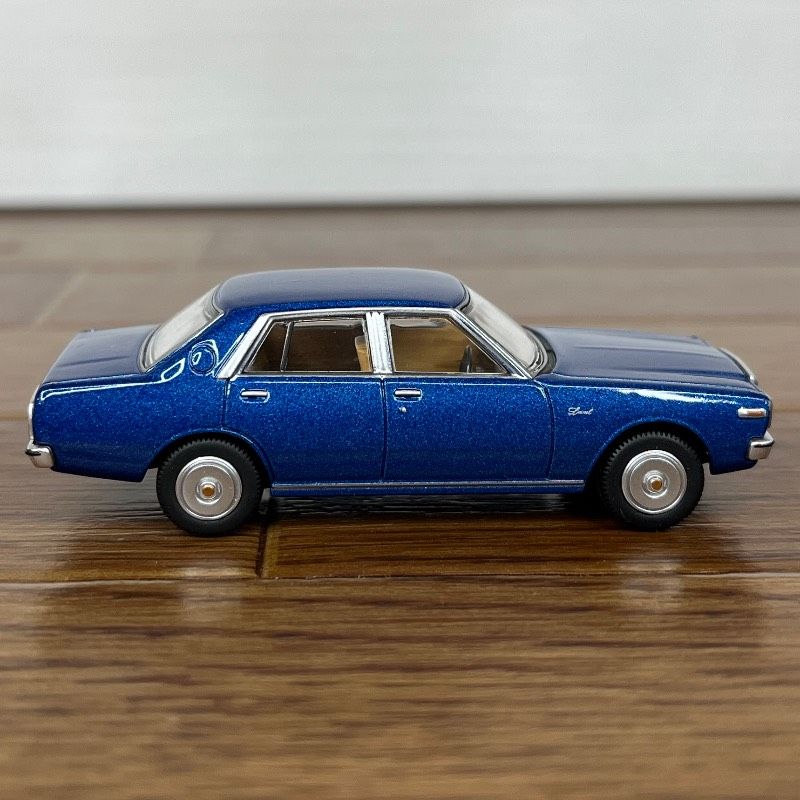 トミカリミテッドヴィンテージ ネオ 1/64 LV-N157b 日産ローレル
