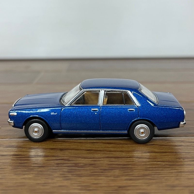 トミカリミテッドヴィンテージ ネオ 1/64 LV-N157b 日産ローレル