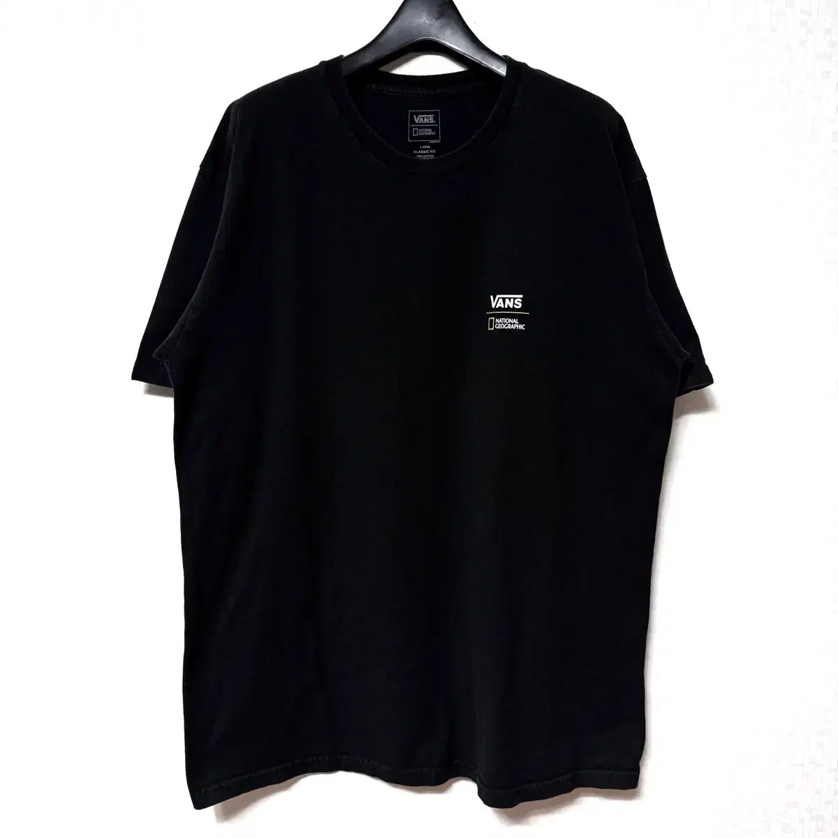 L 100 ヴァンズ ナショナルジオグラフィック コラボ 半袖Tシャツ ブラック