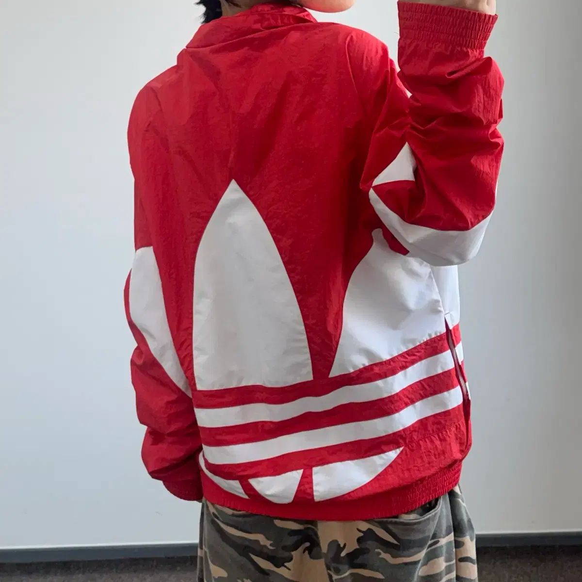adidas アディダス BIG FIREロゴ レッド ウィンドブレーカー