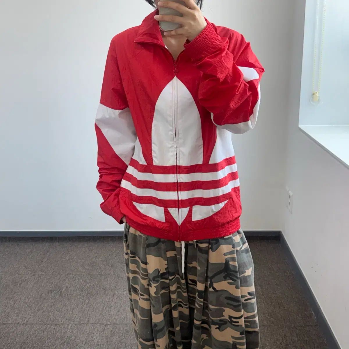 adidas アディダス BIG FIREロゴ レッド ウィンドブレーカー
