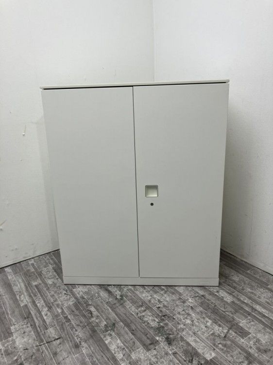 【中古品】オカムラ レクトラインシリーズ 天板付両開き書庫 4B313F ZA75 ホワイト