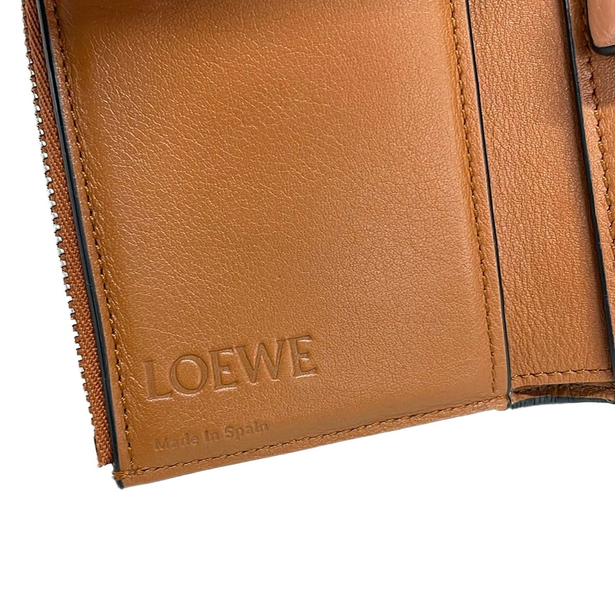 LOEWE(ロエベ) 3つ折り財布 トライフォールド ウォレット ネイビー×ブラウン レザー LOEWE(ロエベ) 3つ折り財布 トライフォールド ウォレット ネイビー×ブラウン レザー
