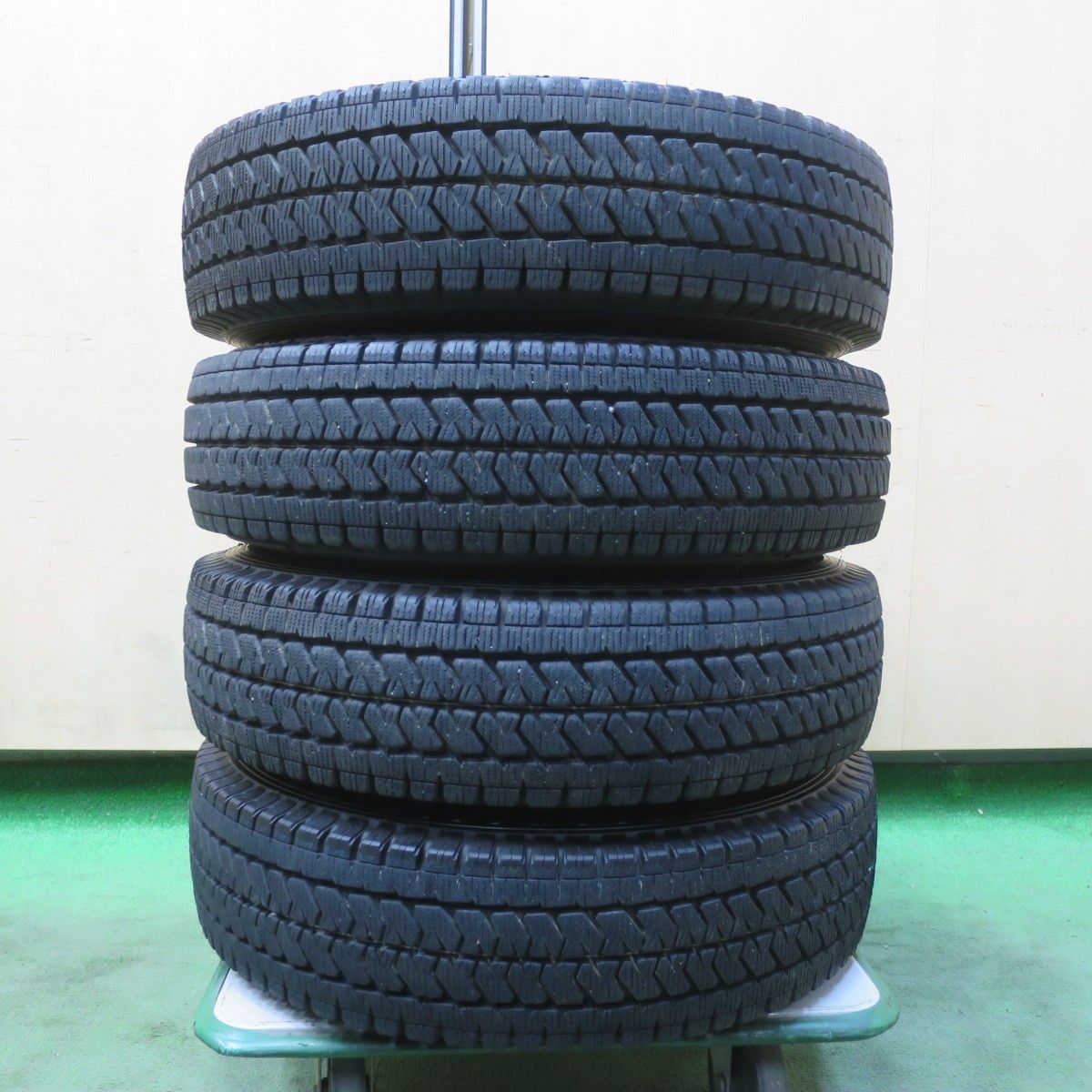 145/80R12 スタッドレスタイヤホイール ダイハツハイゼットアトレー