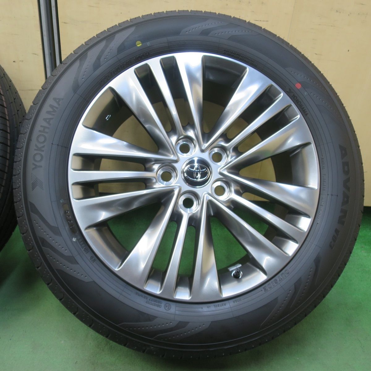 新車外し！26年☆トヨタ 40系 アルファード Zグレード 純正 225/60R18