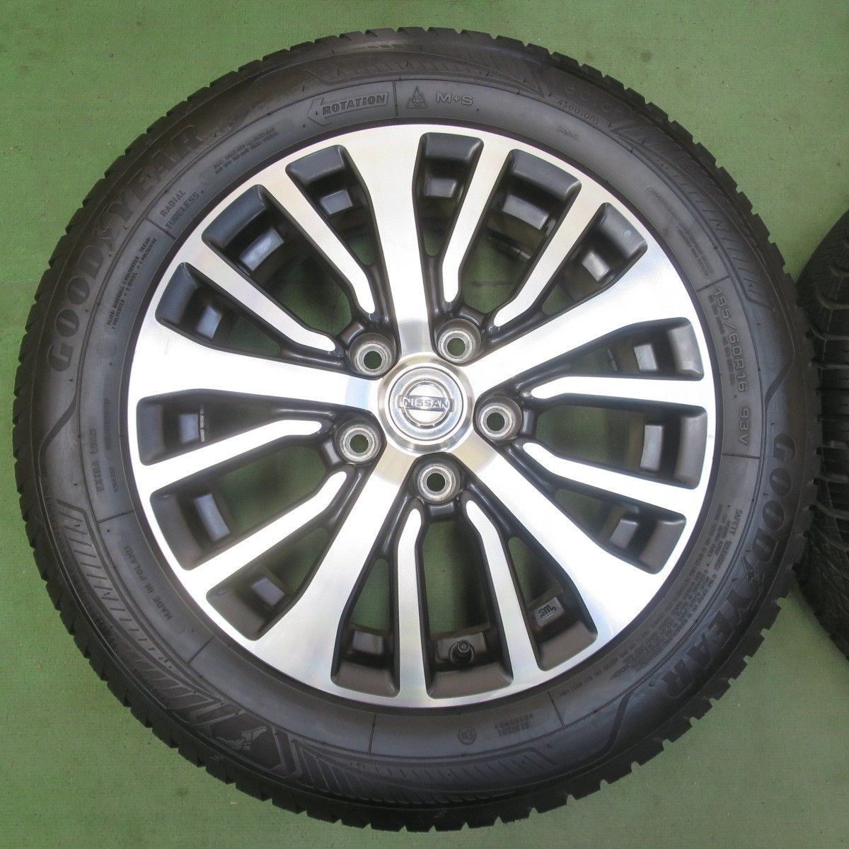 バリ溝！22年！8.5分☆日産 C26 セレナ 純正 195/60R16 グッドイヤー