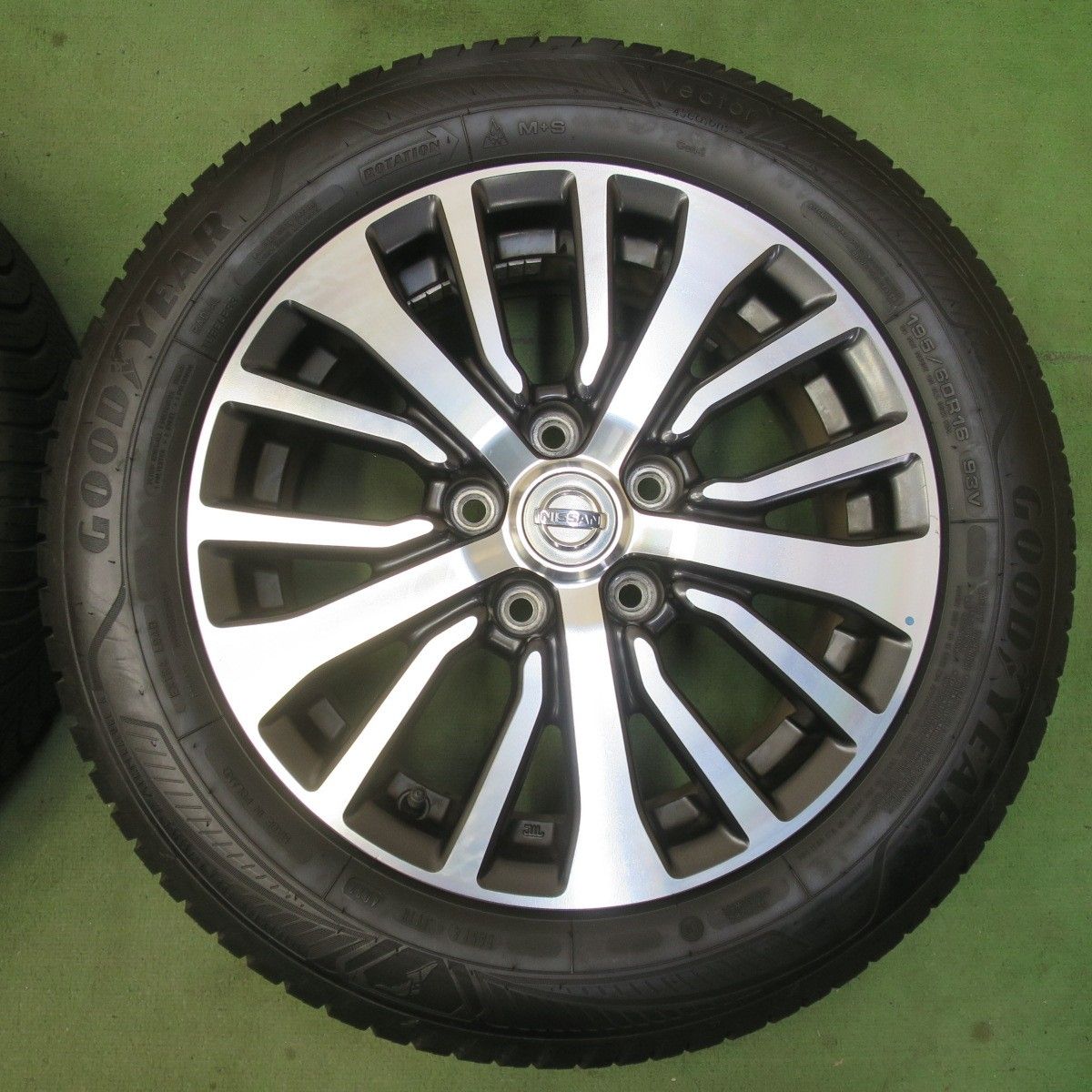 バリ溝！22年！8.5分☆日産 C26 セレナ 純正 195/60R16 グッドイヤー