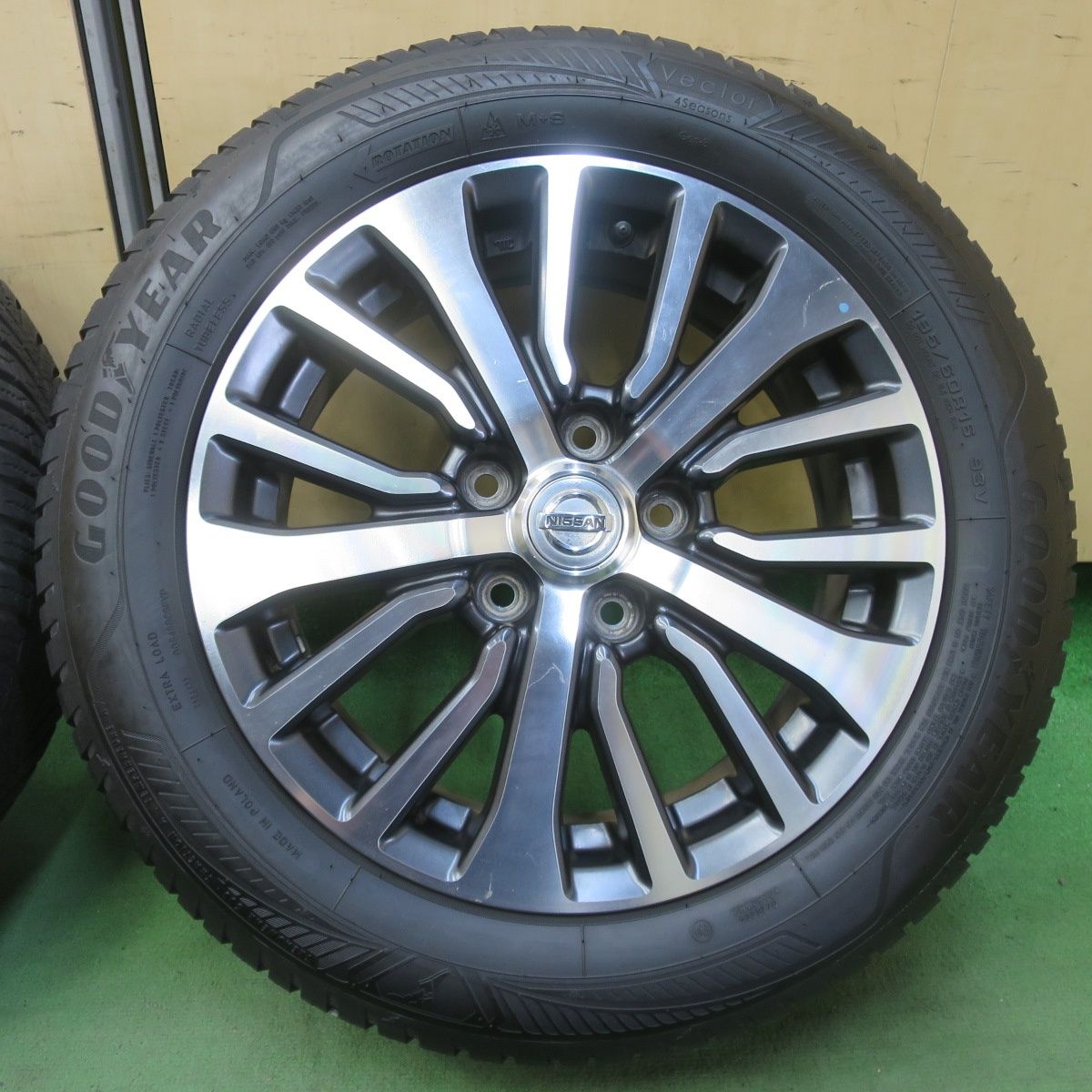 バリ溝！22年！8.5分☆日産 C26 セレナ 純正 195/60R16 グッドイヤー