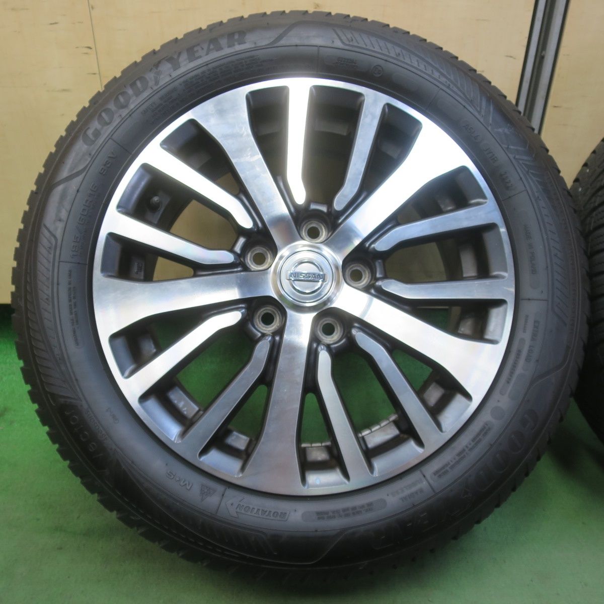 バリ溝！22年！8.5分☆日産 C26 セレナ 純正 195/60R16 グッドイヤー