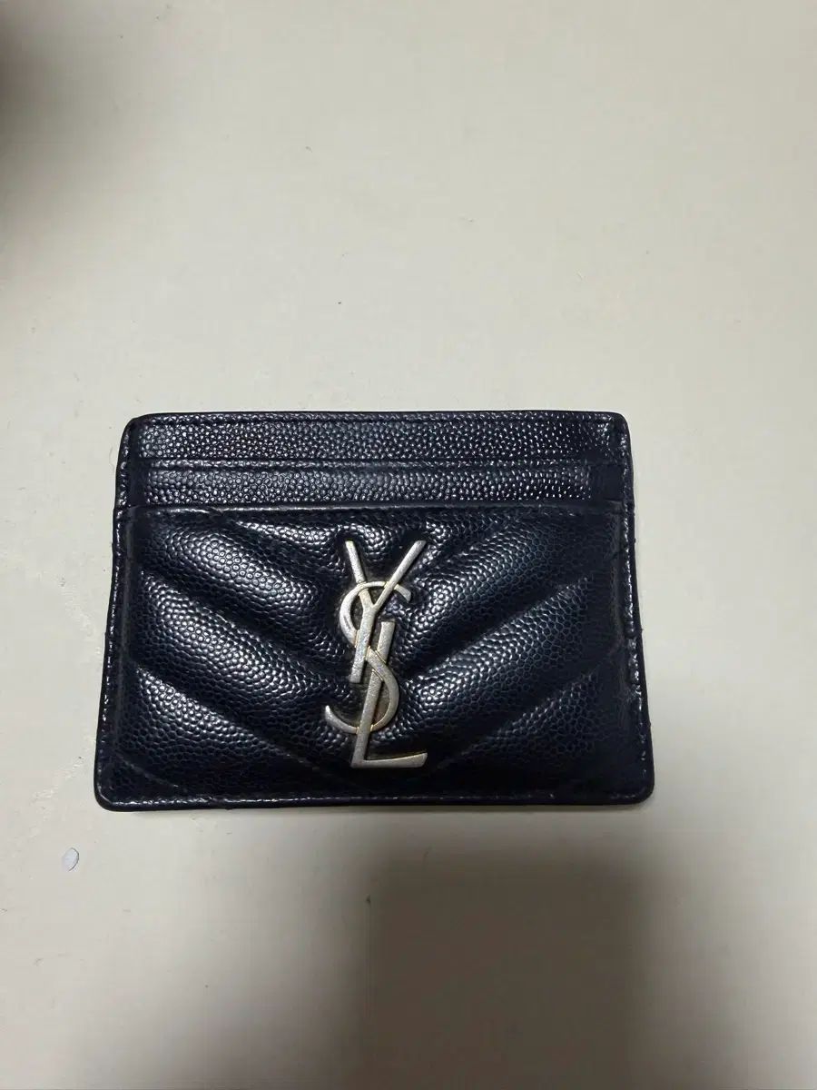 イヴ・サンローラン カードウォレット 7,469円