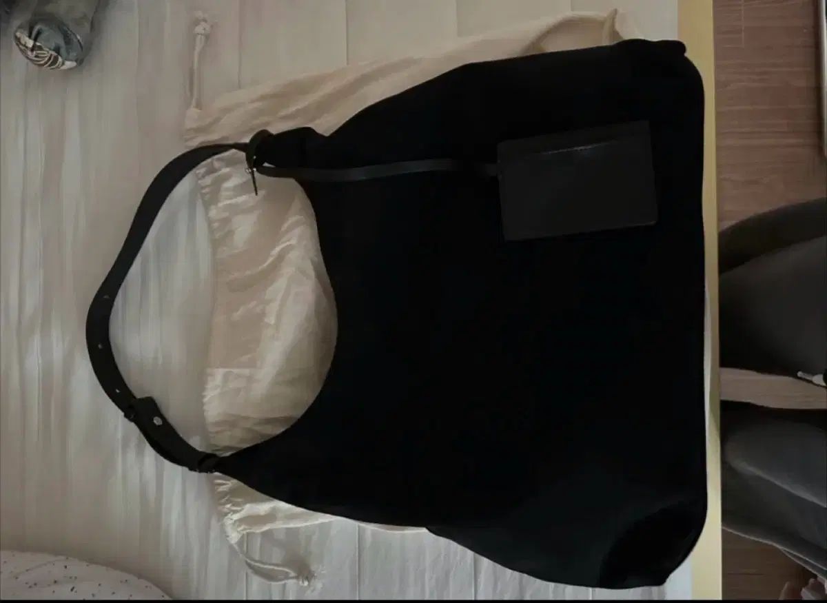 OF V H ブラック HOBO BAG