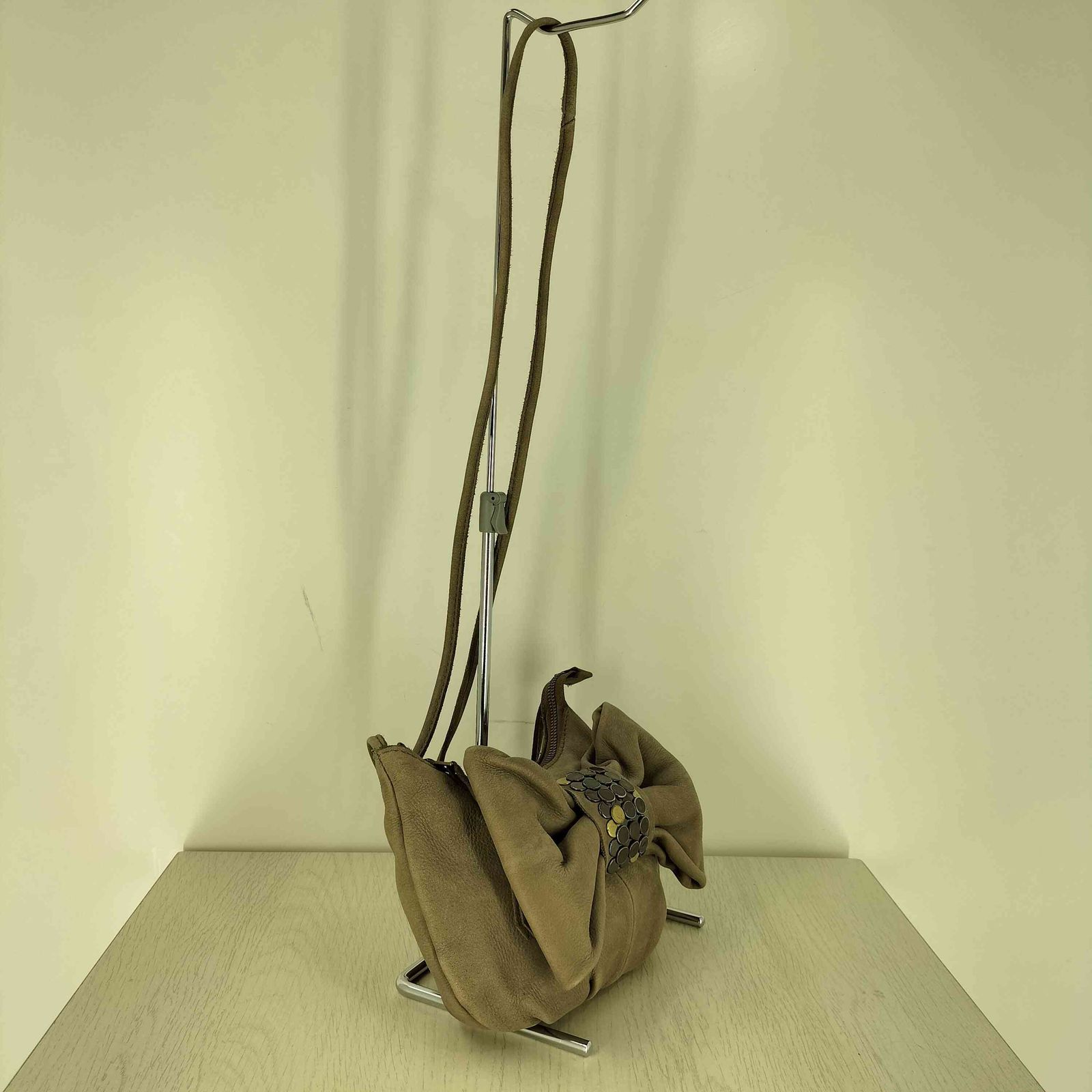 ビームス BEAMS TRES CHOUETTE レザー スタッズ リボン ショルダー 