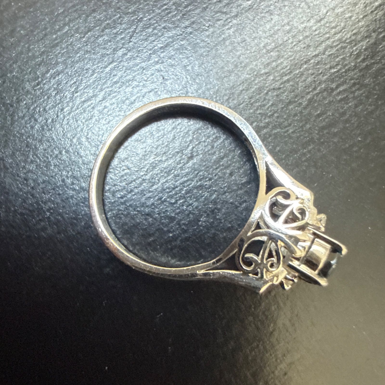 PT900天然サファイア0.65ct/ダイヤリング 3.6g #10 控えめデザイン！地 