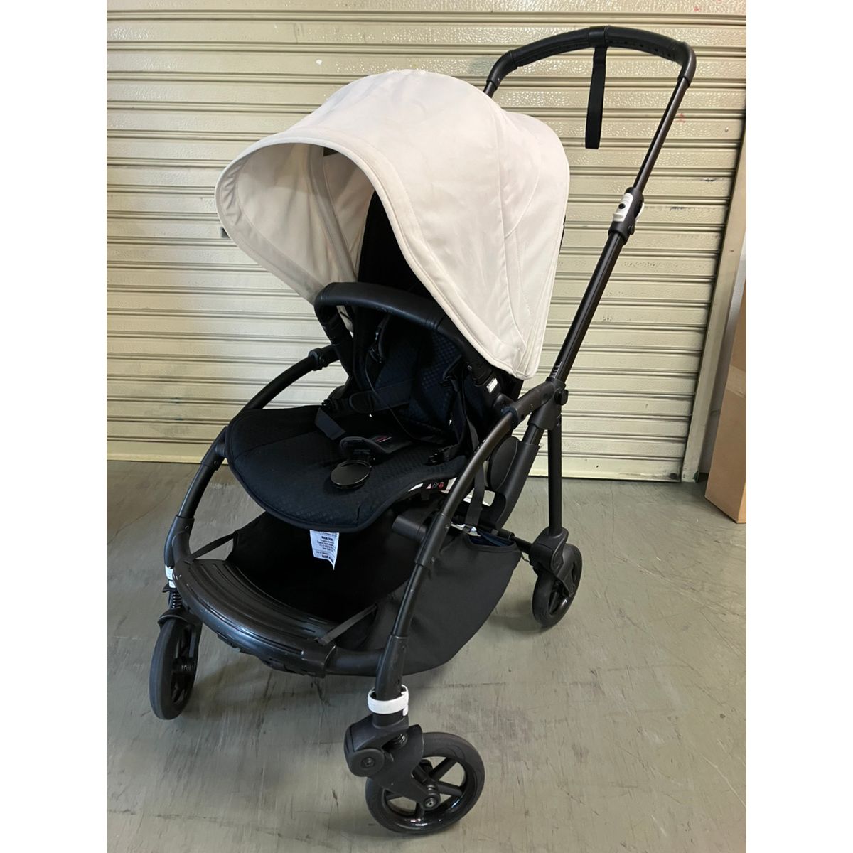 バガブービー6ホワイト ベビーカー bugaboo bee6 ブラックフレーム 