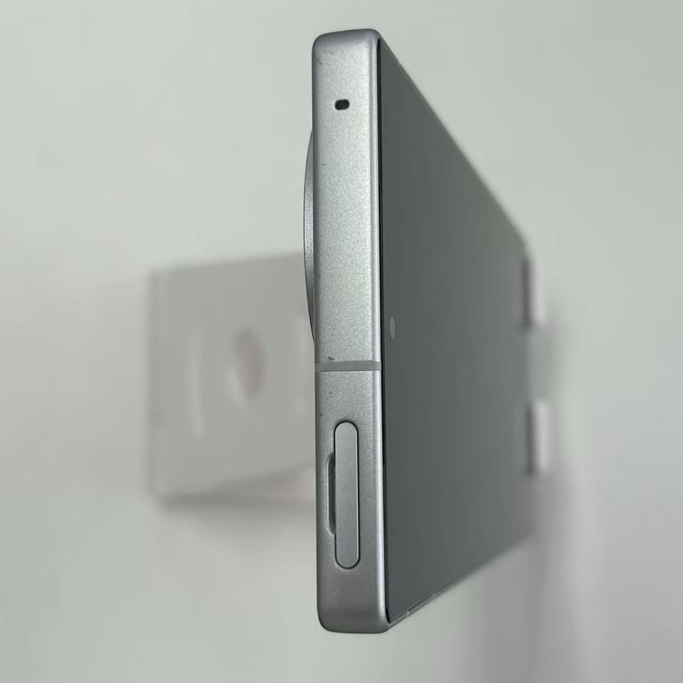 ジャンク】AQUOS R9 ホワイト 起動不可 - メルカリ