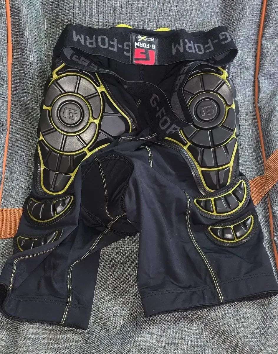 USA G-FORM コンプレッション ショーツ S ブラック ィェロー