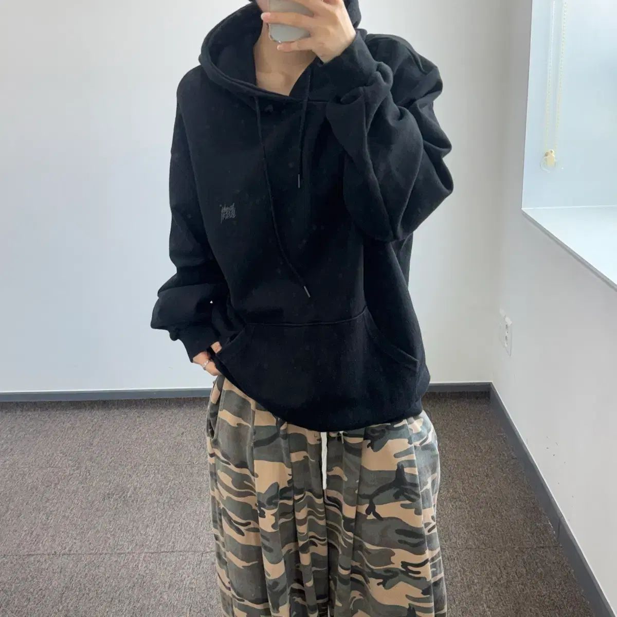 Brownbreath ブラウンブレス チャコール バッグ ロゴ ブラック フードTシャツ WHO