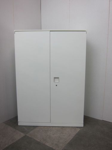 【中古品】オカムラ レクトラインシリーズ 天板付き両開き書庫 ホワイト