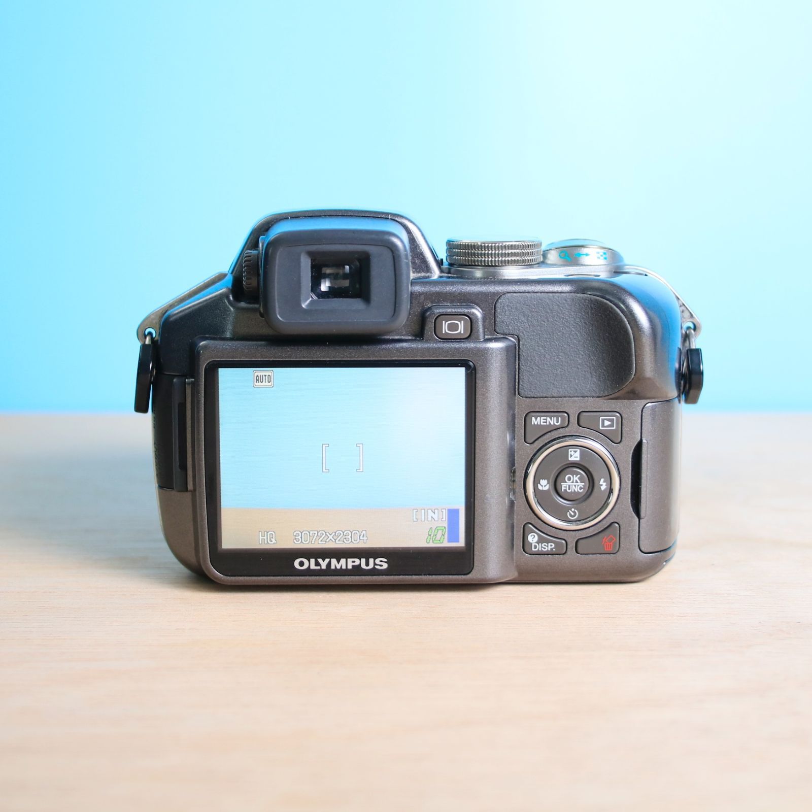 OLYMPUS SP-550UZ コンパクトデジタルカメラ オリンパス ニュースリリース： 光学18倍のズームレンズと手ぶれ補正