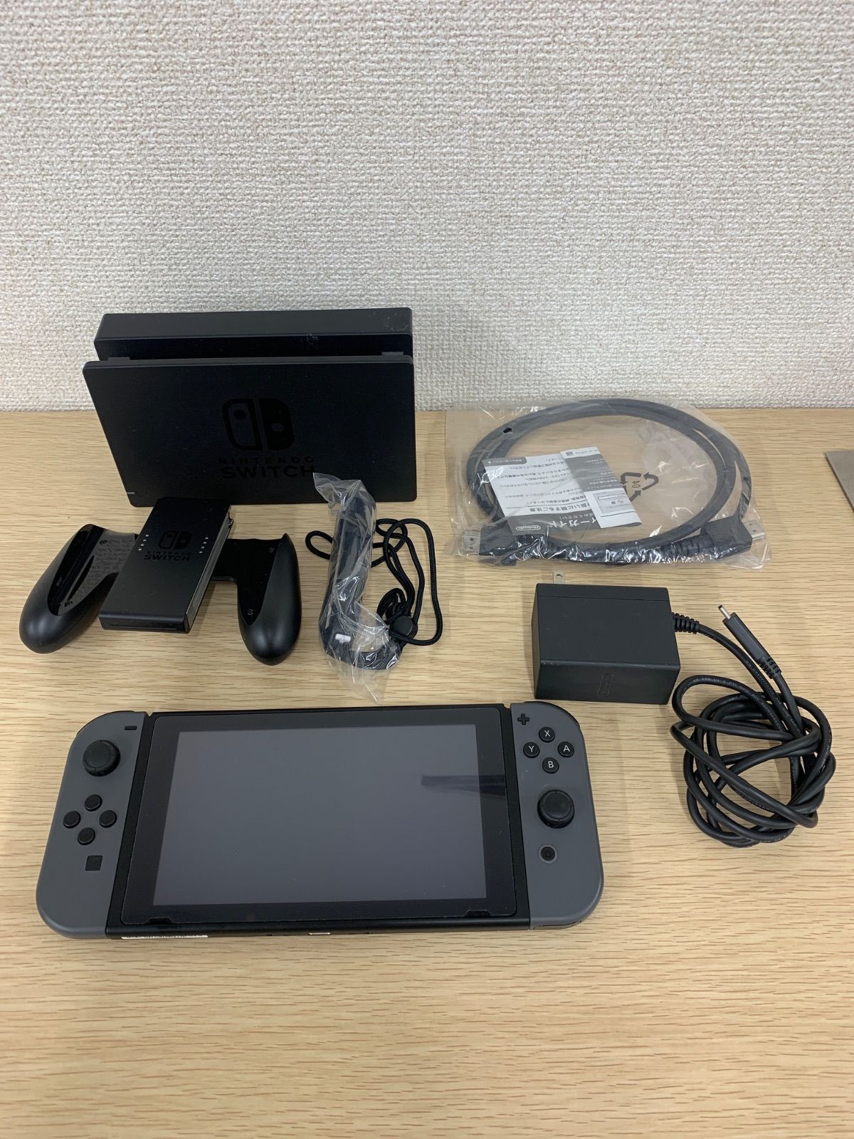 進*一様 NintendoSwitch 本体・充電器のみ (初期化済) 初期化通電動作確認済】Nintendo Switch ニンテンドー スイッチ 灰色