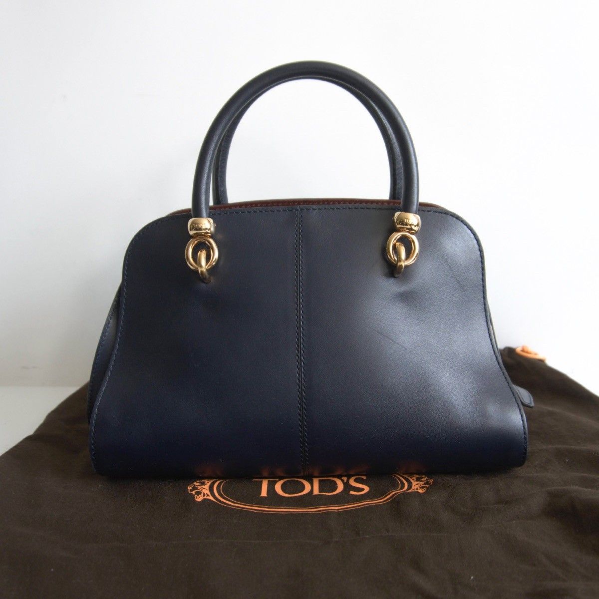 美品】TOD'S【セラ 2way ショルダー バッグ】ネイビー レザー s2605065 美品】TOD'S【セラ 2way ショルダー バッグ】ネイビー レザー s2605065