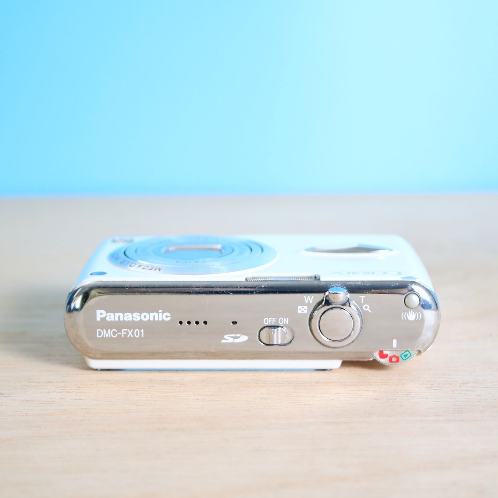 完動品❁ Panasonic DMC-FX10 オールドコンデジ ホワイト ボディ 白