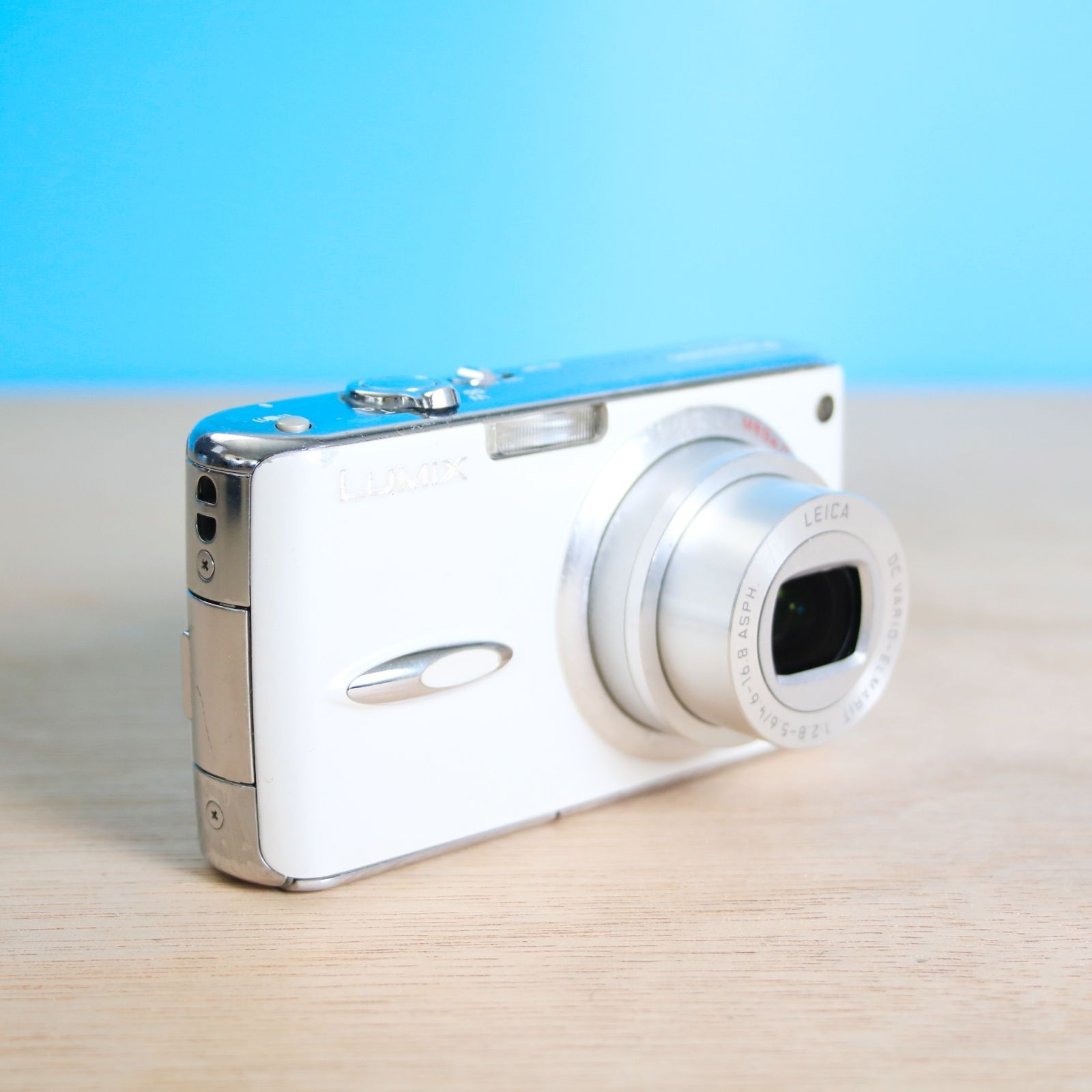 完動品❁ Panasonic DMC-FX10 オールドコンデジ ホワイト ボディ 白 
