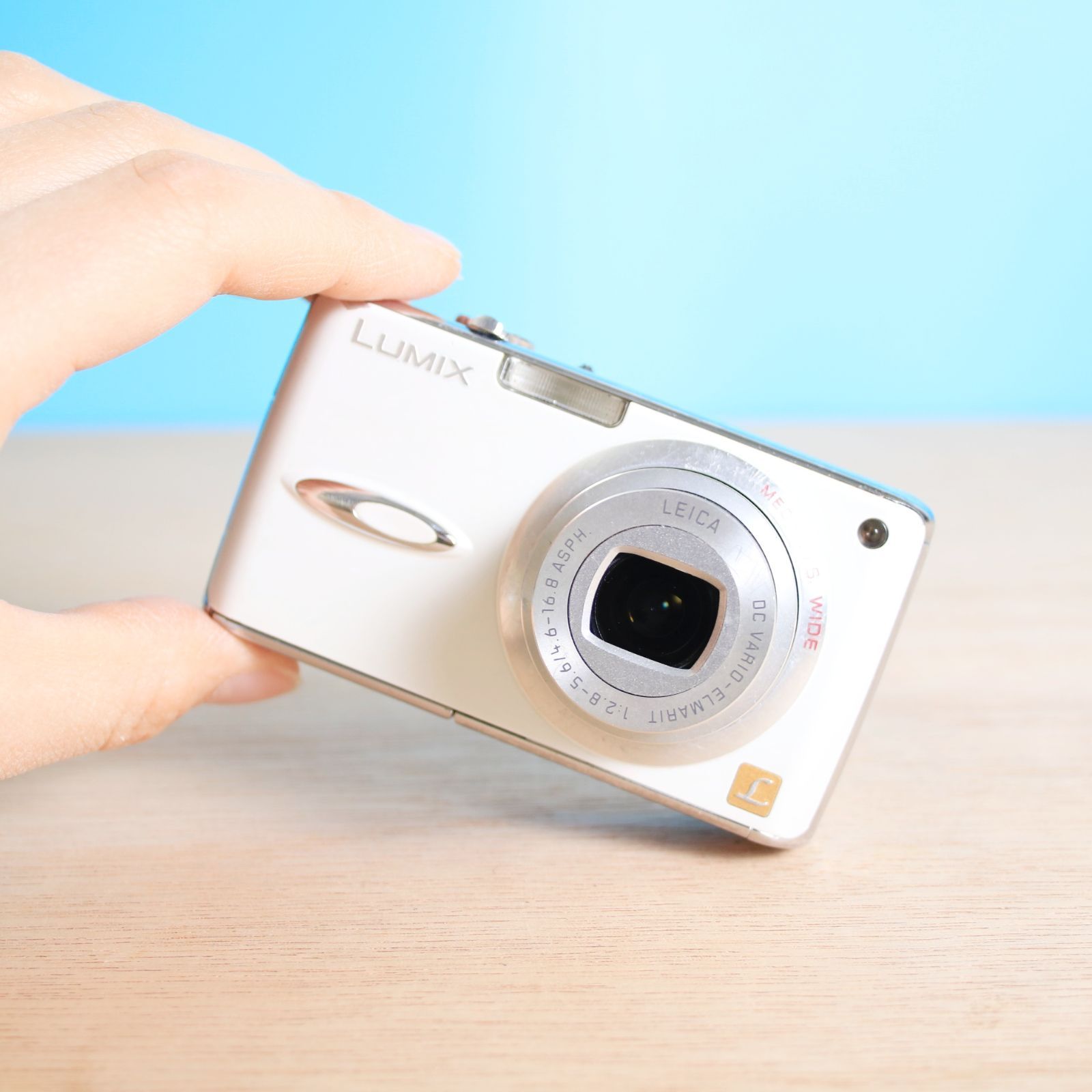 完動品❁ Panasonic DMC-FX10 オールドコンデジ ホワイト ボディ 白 パナソニック 平成コンデジ コンパクト デジカメ SDカード H413