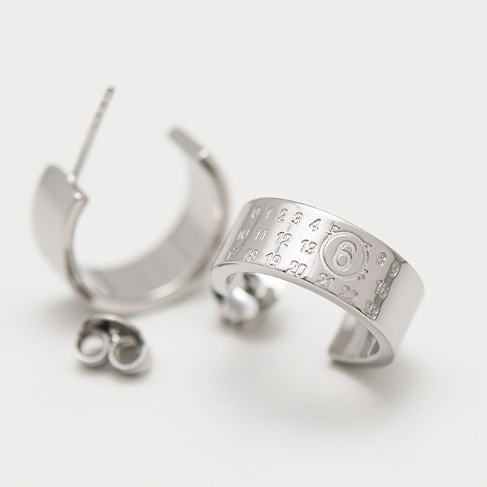 MM6 MAISON MARGIELA エムエムシックス メゾン マルジェラ ピアス アクセサリー ニューメリック ミニマル フープピアス SM7VG0056 SV0310 メンズ ユニセックス シルバー 真鍮 スタッズピアス 両耳用