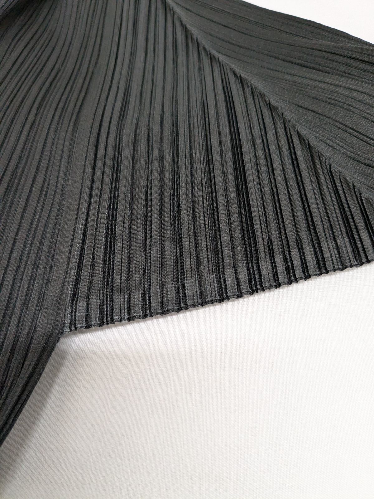 PLEATS PLEASE プリーツプリーズ イッセイミヤケ 長袖ハイネック 黒 