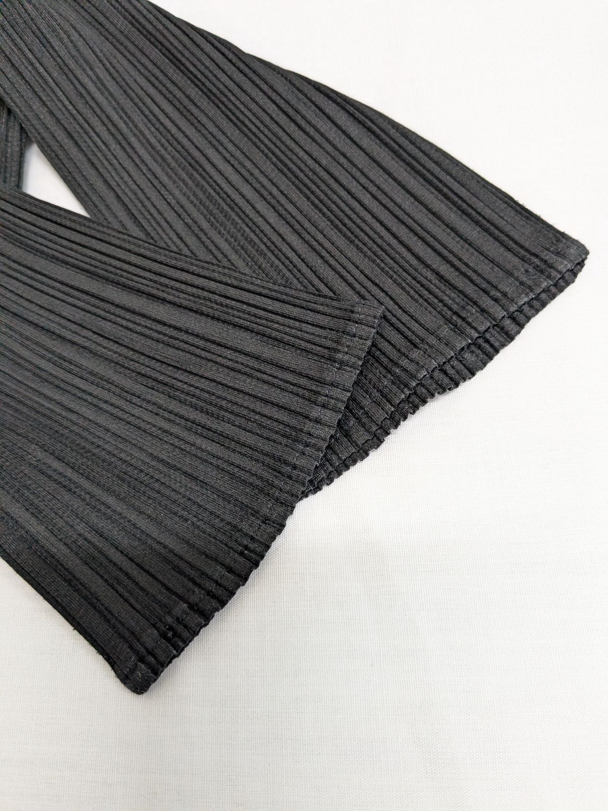 PLEATS PLEASE プリーツプリーズ イッセイミヤケ 長袖ハイネック 黒 