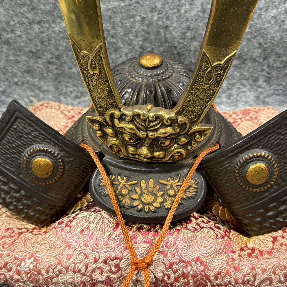 【希少品】　高岡　金次銅器製　出世兜　兜　金属工芸 鉄製 鋳物　端午の節句　置物 高岡銅器 出世兜 小小 | 出世兜 | 伝統工芸品・和風記念品 通販