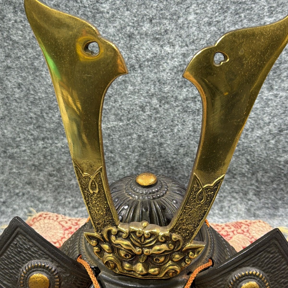 中古】高岡銅器 北陸銅器謹製 兜飾り 五月人形 金属製 伝統工芸 端午の 中古】高岡銅器 北陸銅器謹製 兜飾り 五月人形 金属製 伝統工芸 端午の