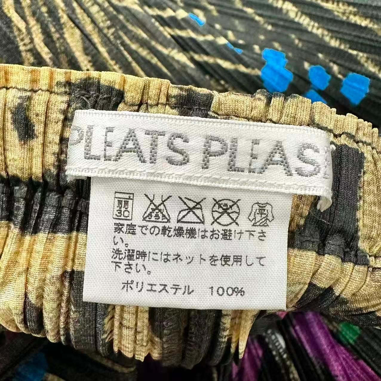 新品同様 ISSEY MIYAKE イッセイミヤケ PLEATS PLEASE プリーツ