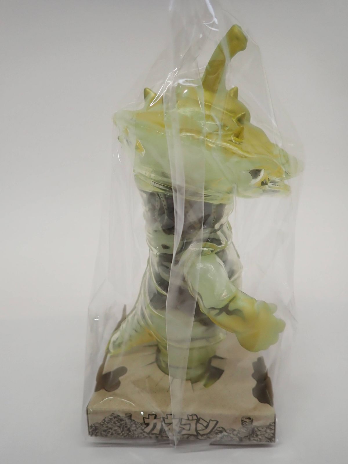 カネゴン X-Ray Full color G.I.D Gold ver. SECRETBASE 円谷プロ