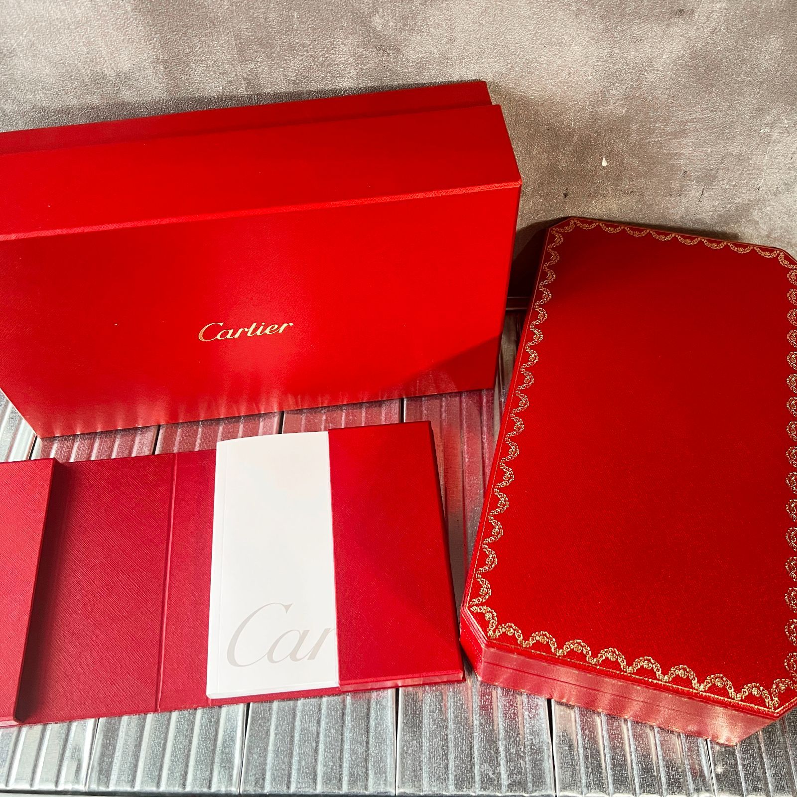 カルティエ 時計ケース 空箱 取扱説明書付き Cartier - カルティエ