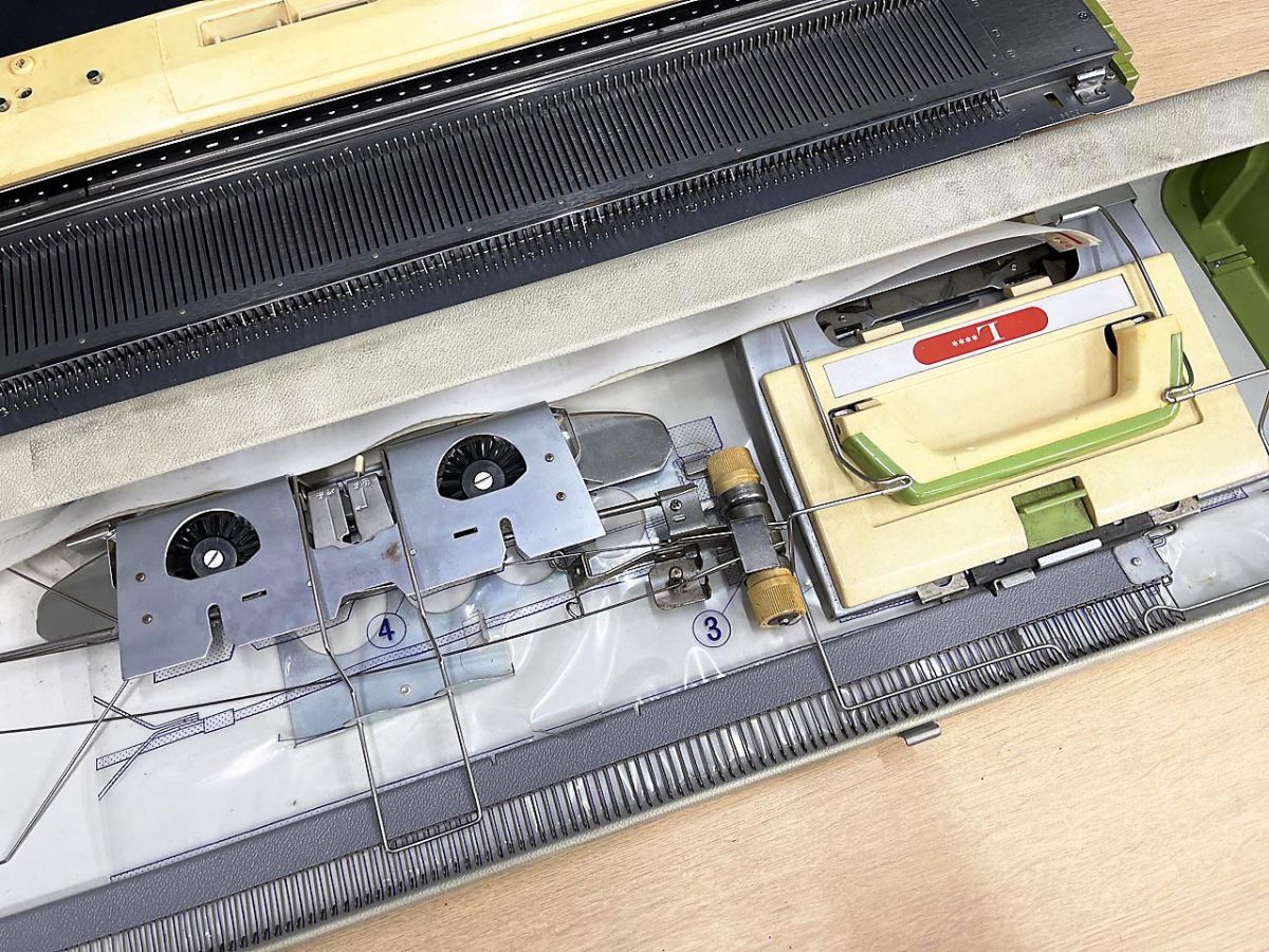 ジャンク品】 brother ブラザー 編み機 編み物 ハンドクラフト KH-821 ☆