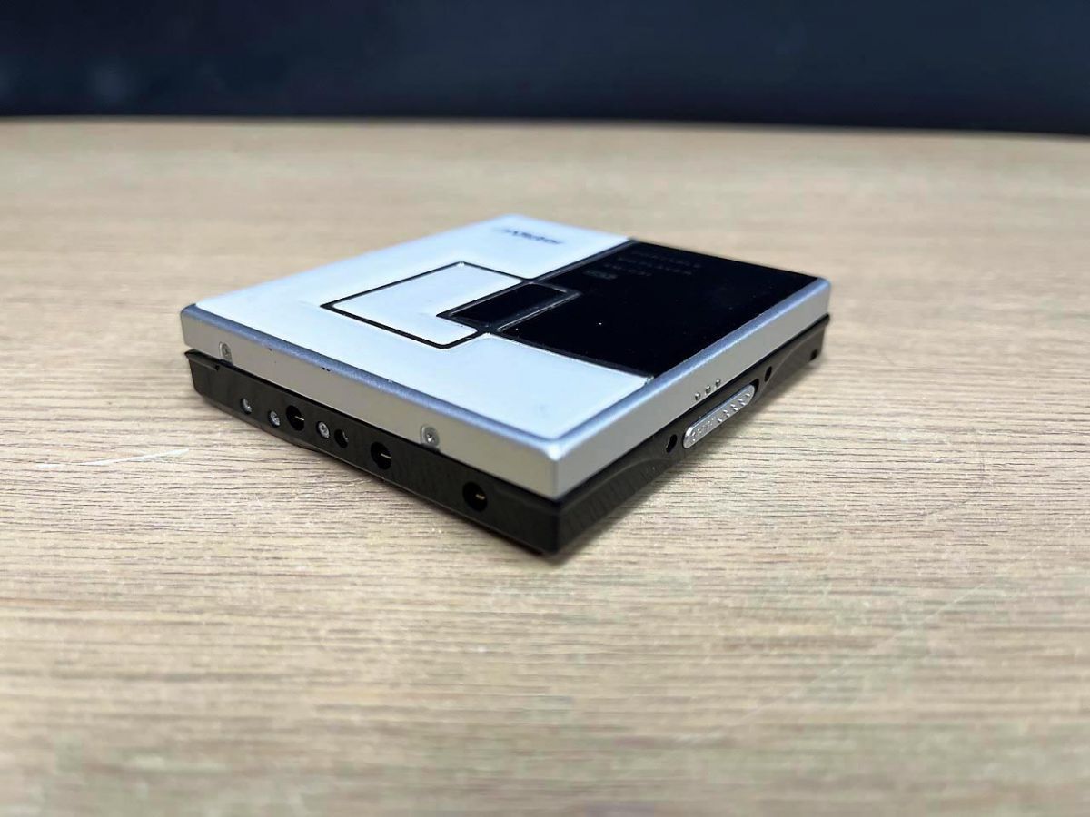 ジャンク品】 Victor ビクター ポータブルMDプレーヤー XM-C31-W